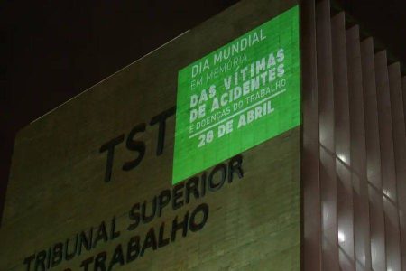 Abril Verde: Empregadores passam a ter obrigação de prevenir doenças mentais no ambiente de trabalho, afirma juíza do trabalho