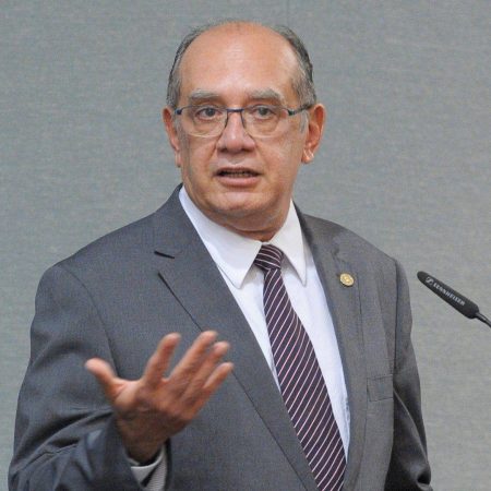 Gilmar Mendes paralisa julgamento e pressiona STF sobre prisão de Collor em plenário presencial