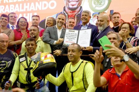 Sonho sobre duas rodas: Bahia isenta IPVA de motos antigas e oferece crédito a mototaxistas