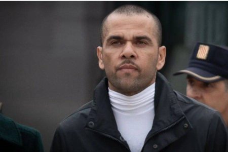 Vai voltar? Daniel Alves faz publicação enigmática nas redes sociais