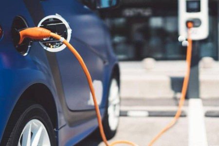 Shopping da Bahia amplia infraestrutura para veículos híbridos e elétricos com posto de recarga
