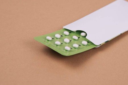Justiça trava a receita: permissão de farmacêuticos para prescrever anticoncepcional é suspensa