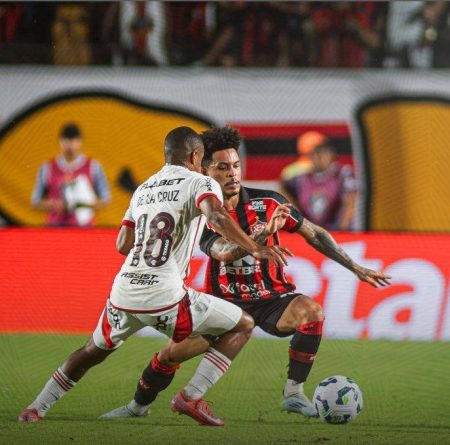 Vitória perde para o Flamengo e amarga a segunda derrota seguida no Brasileirão