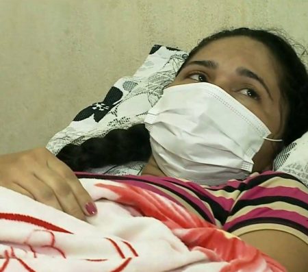 Mulher internada após comer ovo de Páscoa namorava há três meses com ex de suspeita
