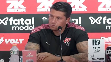 Carpini critica sequência de jogos do Vitória: ‘Humanamente impossível’