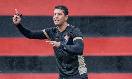 Técnico Thiago Carpini garante Vitória na briga pela classificação na Sul-Americana