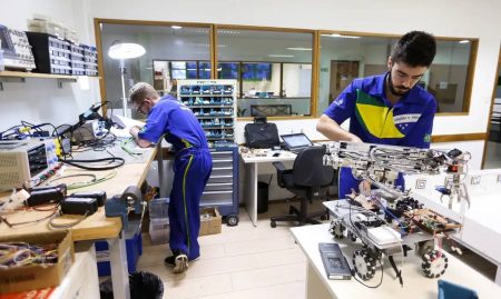 Ensino técnico no Brasil cresce e ultrapassa 2,5 milhões de matrículas
