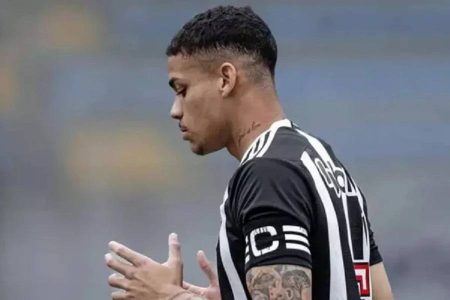 Vitória anuncia contratação de lateral-esquerdo do Atlético-MG