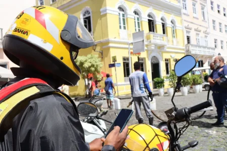 Governo da Bahia lança projeto com cursos e linha de crédito para mototaxistas; saiba mais