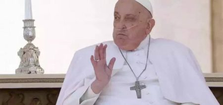 Em recuperação, Papa Francisco participa de celebração do Domingo de Ramos; veja