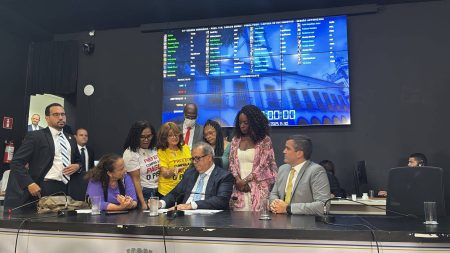 Sessão na CMS é encerrada com professores cobrando pagamento do piso salarial
