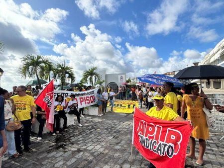 Diretor da APLB denuncia cortes e cobra piso salarial no 14º dia de greve dos professores