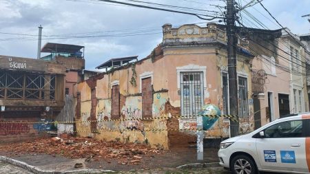 Imóvel desaba parcialmente em Nazaré; área foi isolada