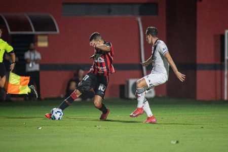 De virada! Vitória vence o Vasco no Barradão e fica fora da zona de rebaixamento