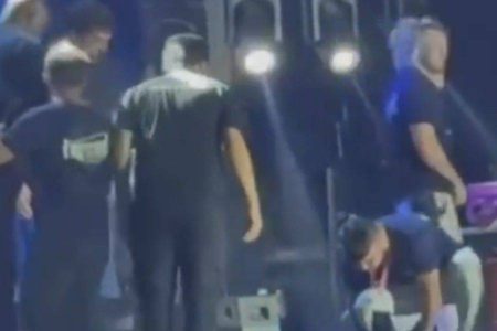 Marrone cai do palco durante show em Goiânia, machuca a cabeça e preocupa fãs
