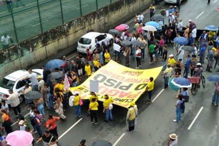 VÍDEO: A greve continua! Professores realizam manifestação no Iguatemi nesta quinta (15)