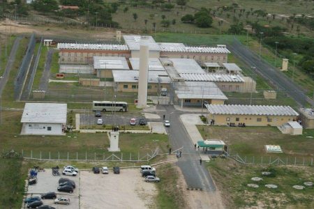 Advogado é preso ao tentar entrar com drogas e cartas para presos no Conjunto Penal de Serrinha