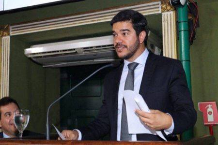 Confusão na Câmara: vereador aponta Hilton Coelho como líder de invasão e agressões