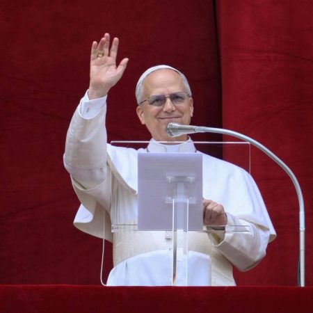 Papa Leão XIV faz primeira publicação nas redes sociais após eleição