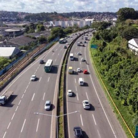 PRF intensifica fiscalização e orienta motoristas após mudanças no tráfego da BR-324 e BR-116