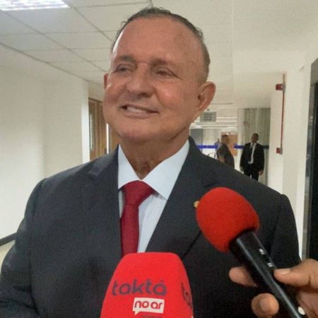 Adolfo Menezes defende empréstimos e diz que Bahia mantém endividamento bem abaixo do limite; entenda