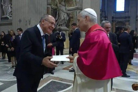 Papa recebe convite de Alckmin para participar da COP30 no Brasil