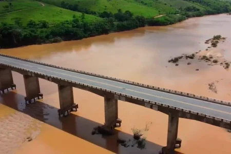 Ponte sobre o Rio Jequitinhonha volta a ser interditada