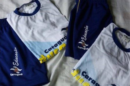 PSOL aciona Justiça contra lei que permite propaganda em uniformes escolares em Caraguatatuba
