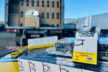 PRF apreende 665 mil maços de cigarros sem nota fiscal na BR-116 em Vitória da Conquista