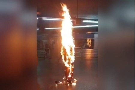 Homem ateia fogo ao próprio corpo em metrô de São Paulo