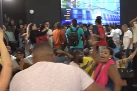 Vídeo: Tumulto marca sessão na Câmara de Salvador sobre reajuste dos servidores