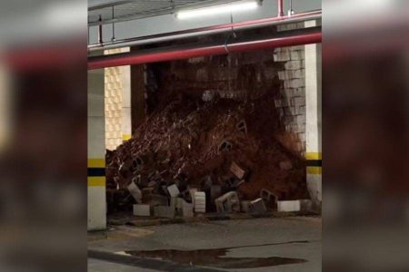 Parte do estacionamento do Salvador Shopping desaba após serviço da BahiaGás