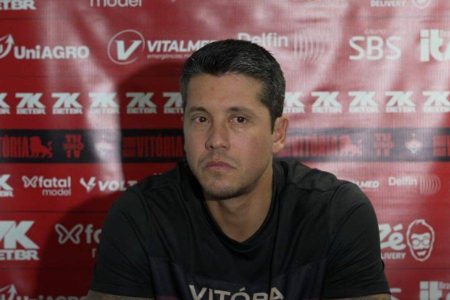 Thiago Carpini admite “incompetência” após derrota do Vitória no Ba-Vi