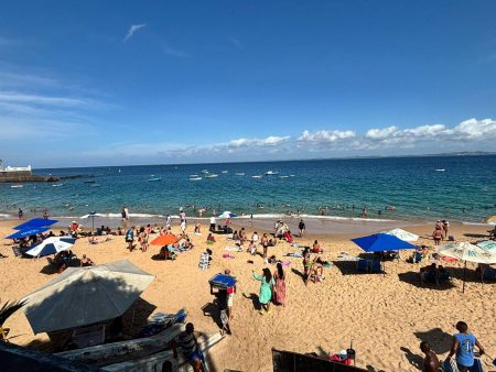 Prefeitura de Salvador proíbe instalação antecipada de kits de praia no Porto da Barra