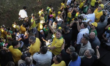 Manifestantes pedem anistia de condenados pelo STF com a presença de Bolsonaro