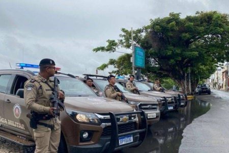 Policial é baleado por colega durante ataque de cães em Salvador
