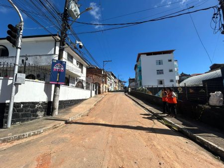 Rua dos Perdões é liberada após interdição por risco de desabamento