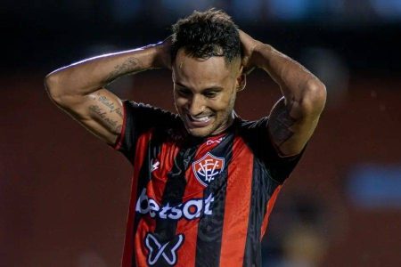 Ex-jogador do Vitória é preso por envolvimento com tráfico de drogas; saiba quem