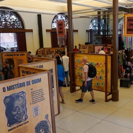 Governo da Bahia libera verba e leva artistas baianos ao exterior com tudo pago; entenda