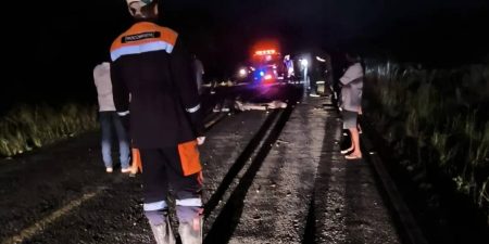 Mãe e filha morrem em colisão na BA-130