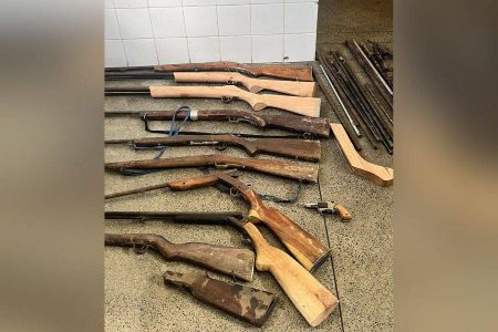 PM desarticula oficina clandestina de armas em Utinga