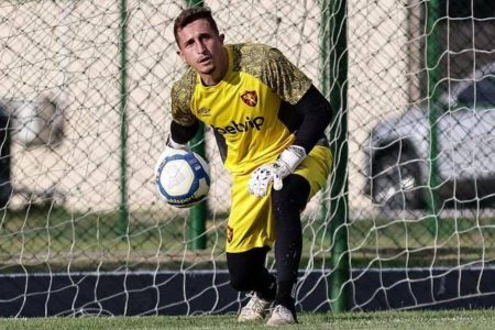 Thiago Couto é o primeiro reforço do Vitória na segunda janela de transferências