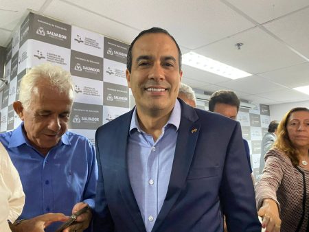 Prefeitura entrega mais de 2 mil títulos pelo Casa Legal nesta segunda-feira (9)