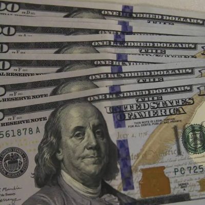 Ibovespa fecha em recorde histórico e dólar recua após encontro entre Lula e Trump