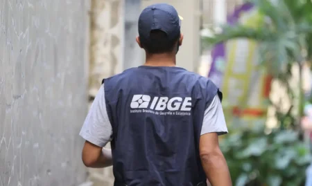 Com salários de até R$ 5,2 mil, IBGE abre concursos com quase mil vagas temporárias na Bahia