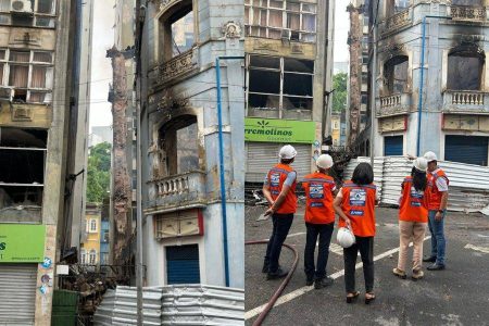 Bombeiros seguem no combate ao incêndio em casarões no Comércio