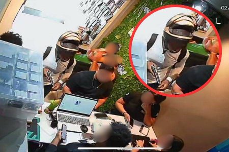 Assaltantes invadem loja, apontam arma e roubam R$ 35 mil em eletrônicos em Itinga