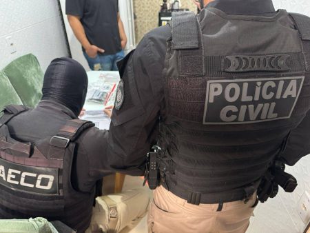 Polícia prende advogado acusado de ajudar em fuga e ataque a diretor de presídio em Eunápolis