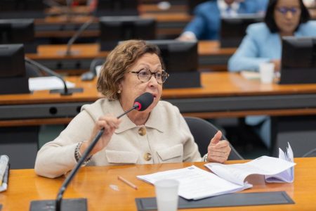 Câmara dos Deputados aprova projeto que limita exposição de crianças nas redes; saiba mais
