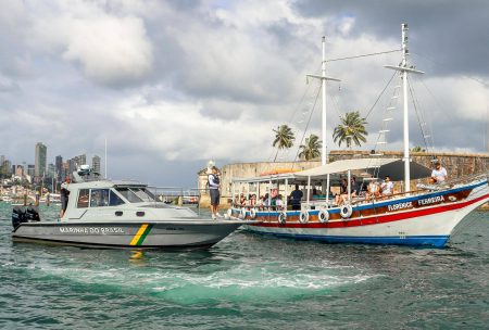 Travessia Salvador-Mar Grande é suspensa por causa do mau tempo